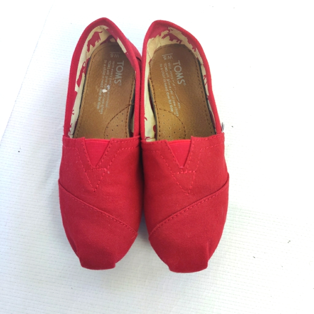 Toms Red Canvas Easygoing Summer Flats Size 5